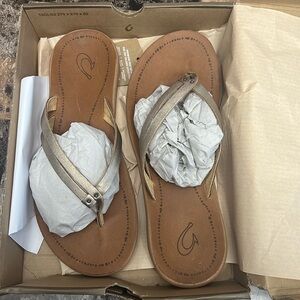 *NIB* OluKai sandal kapehe Luana women’s size 8 color-bubbly/sahara
